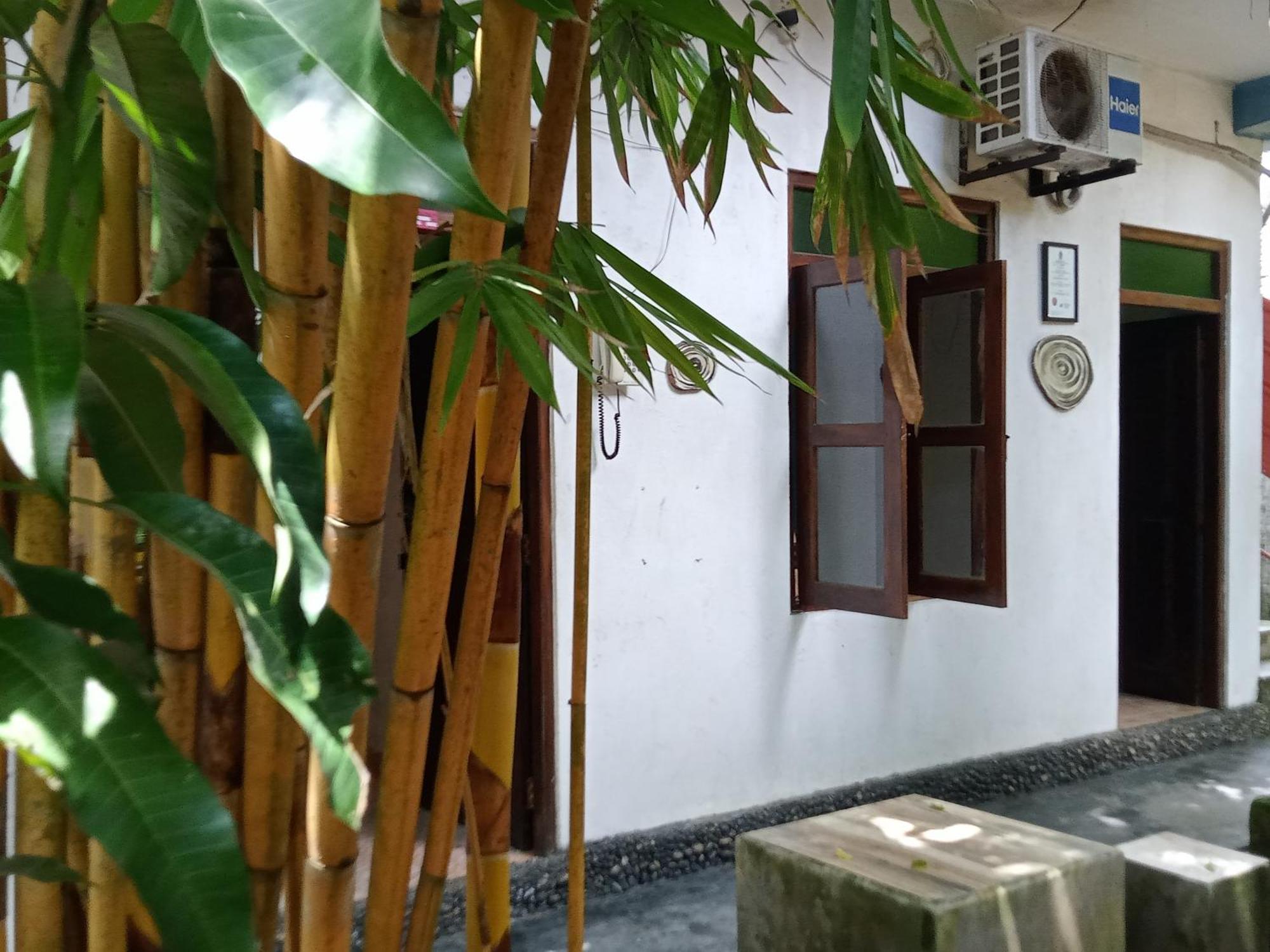 Suninn Hostel And Surf School Weligama Kültér fotó