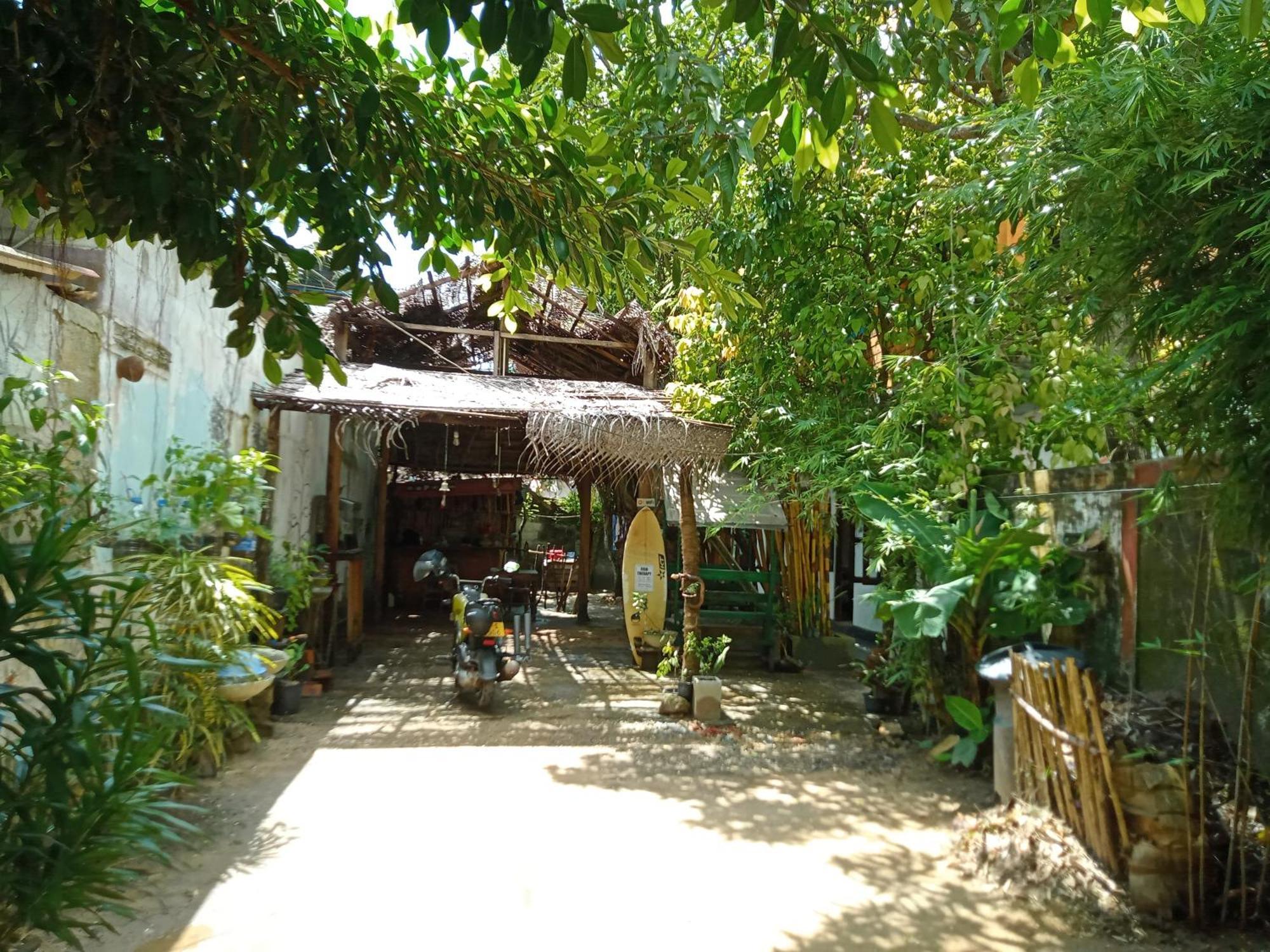 Suninn Hostel And Surf School Weligama Kültér fotó