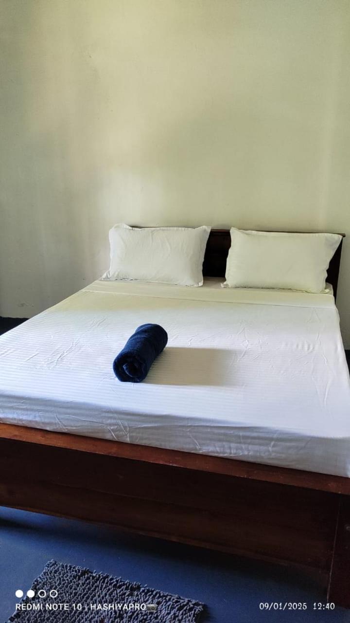 Suninn Hostel And Surf School Weligama Kültér fotó